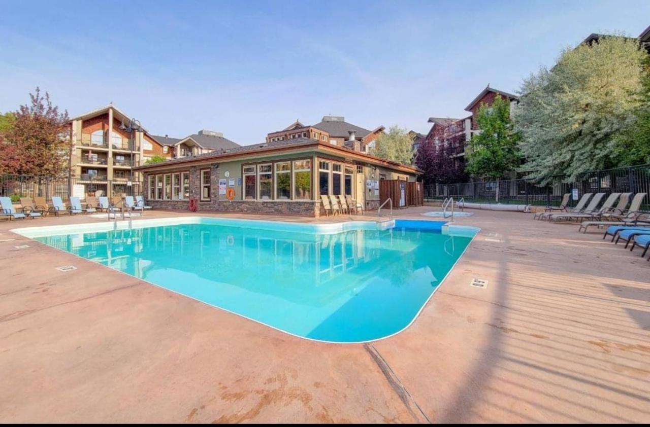 Mountain Getaway Condo - 5 Min Walk To The Beach! インヴァーミア エクステリア 写真