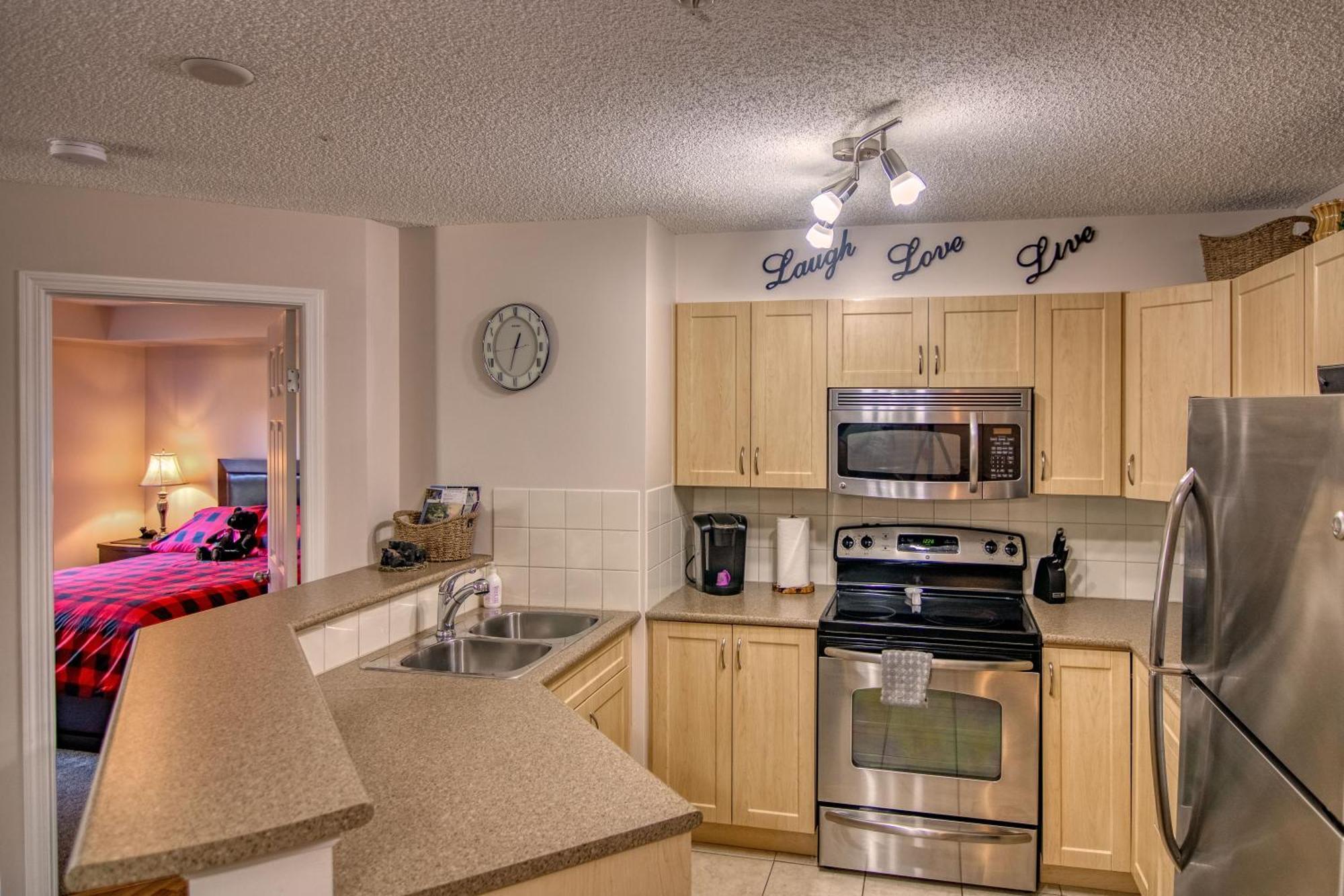 Mountain Getaway Condo - 5 Min Walk To The Beach! インヴァーミア エクステリア 写真