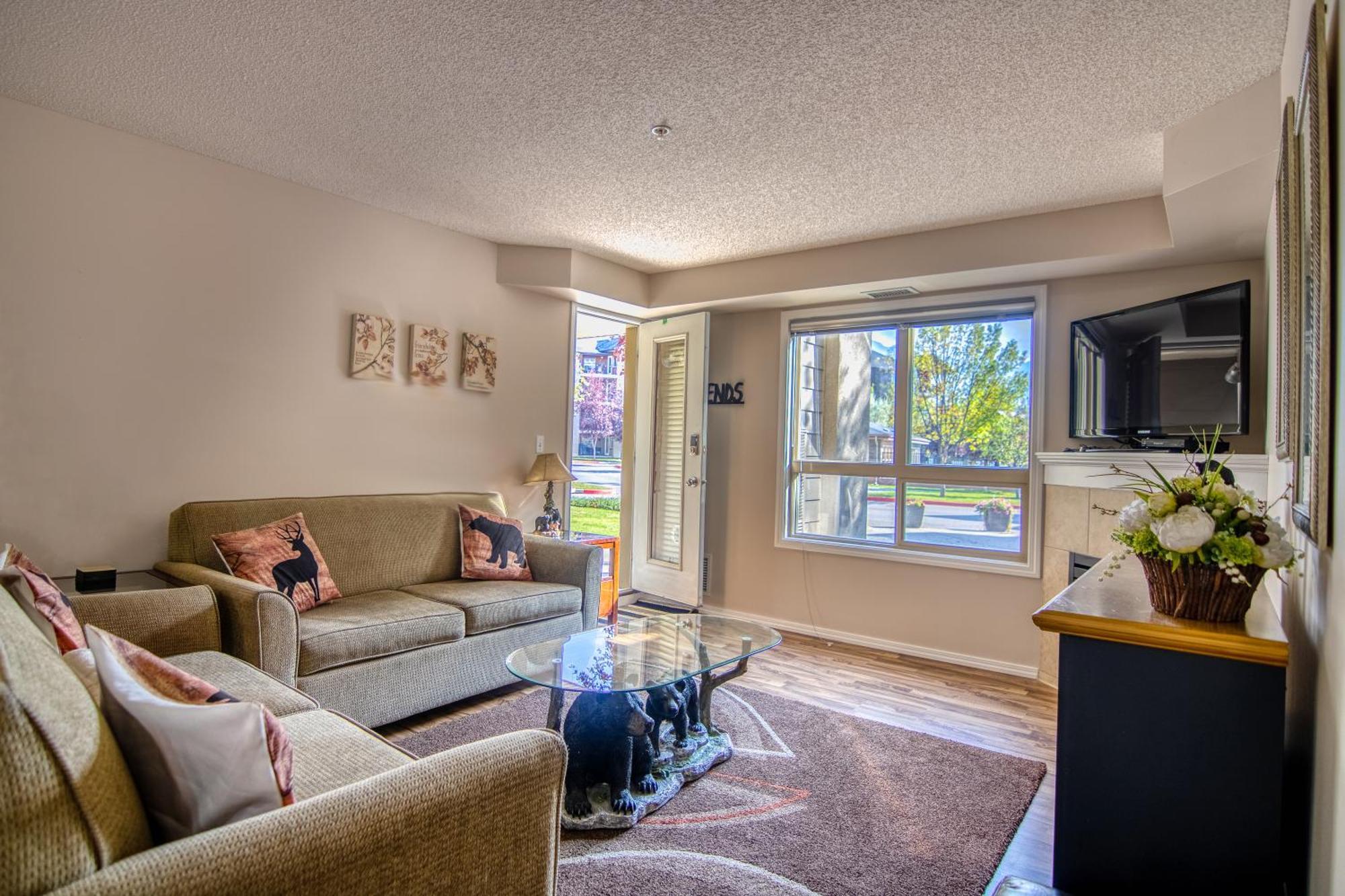 Mountain Getaway Condo - 5 Min Walk To The Beach! インヴァーミア エクステリア 写真