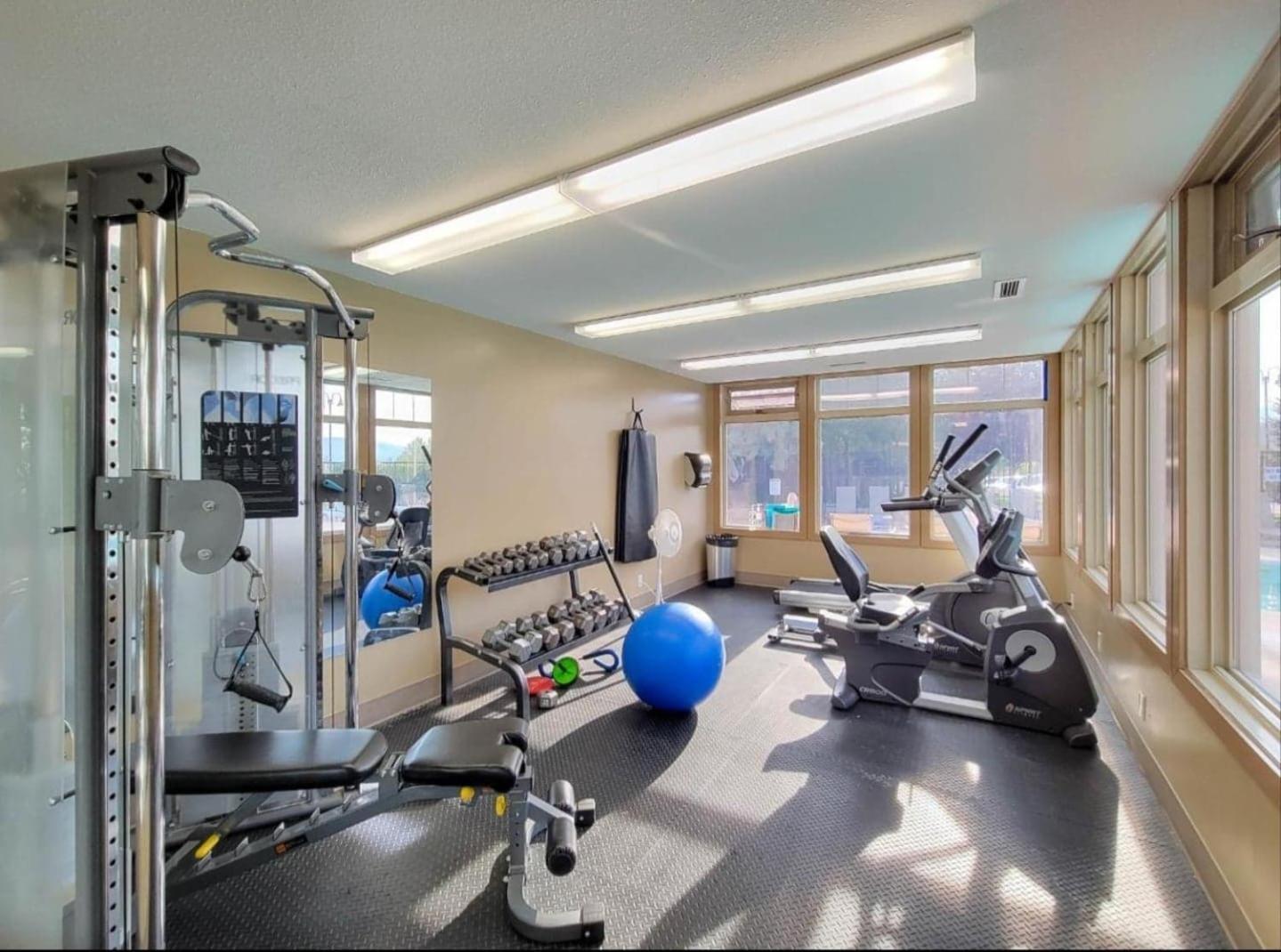 Mountain Getaway Condo - 5 Min Walk To The Beach! インヴァーミア エクステリア 写真